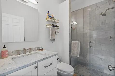 1433 West Belle Plaine Avenue Chicago IL 60613