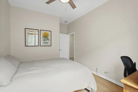 1433 West Belle Plaine Avenue Chicago IL 60613