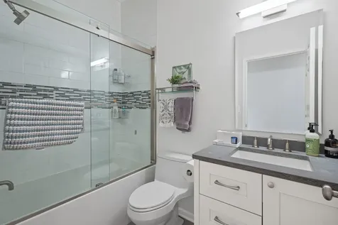 1433 West Belle Plaine Avenue Chicago IL 60613