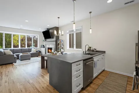 1433 West Belle Plaine Avenue Chicago IL 60613