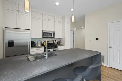 1433 West Belle Plaine Avenue Chicago IL 60613