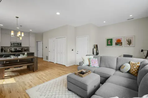 1433 West Belle Plaine Avenue Chicago IL 60613