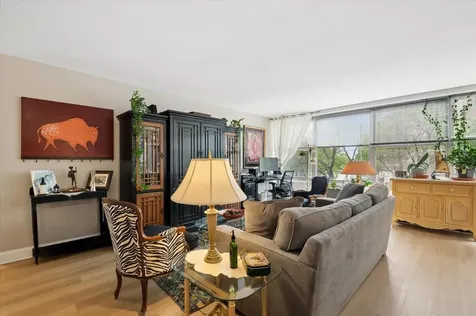 3900 North Lake Shore Drive Chicago IL 60613