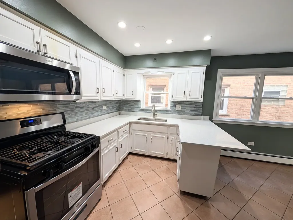 8642 West Berwyn Avenue Chicago IL 60656