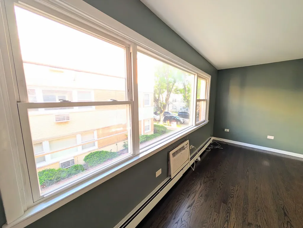 8642 West Berwyn Avenue Chicago IL 60656