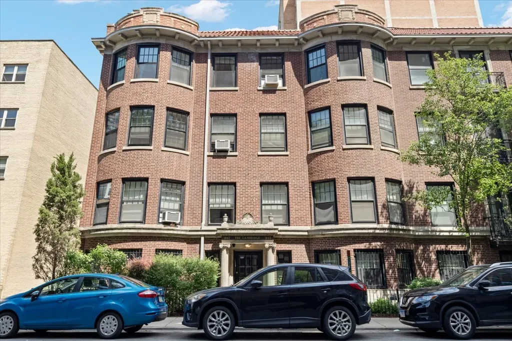 3145 North Cambridge Avenue Chicago IL 60657