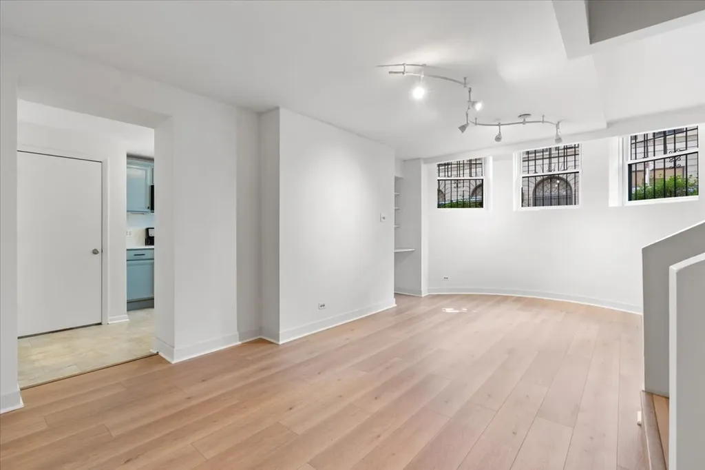3145 North Cambridge Avenue Chicago IL 60657