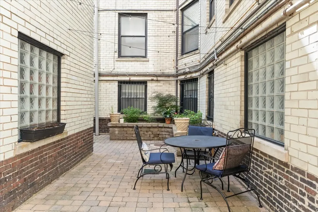 3145 North Cambridge Avenue Chicago IL 60657