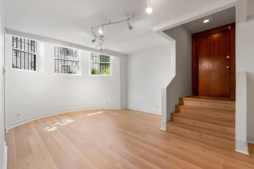 3145 North Cambridge Avenue Chicago IL 60657