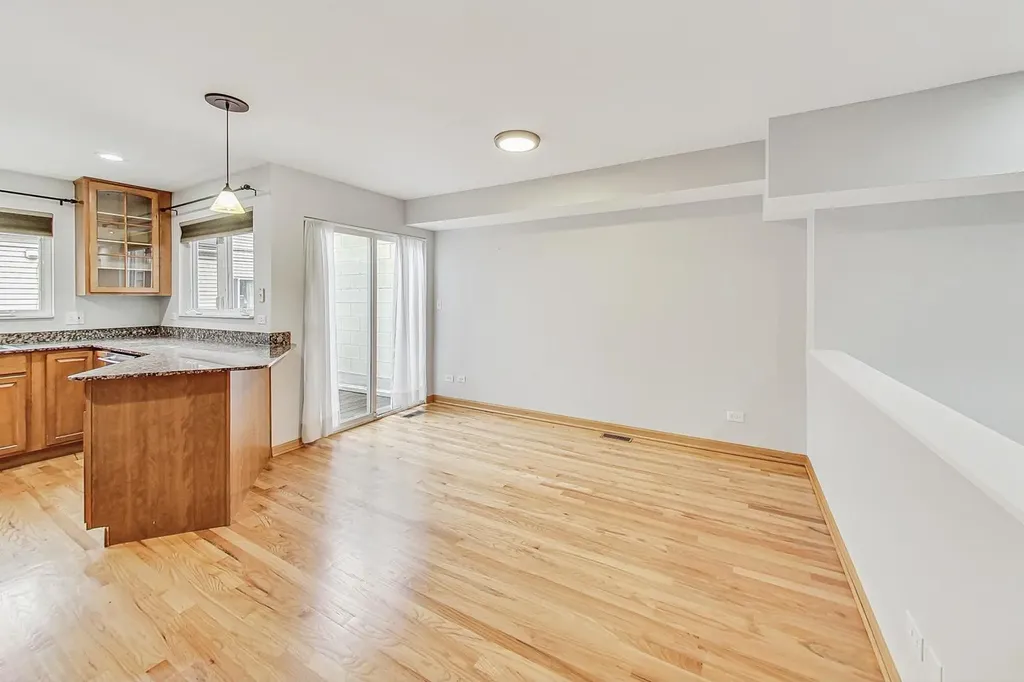 4932 West Lawrence Avenue Chicago IL 60630