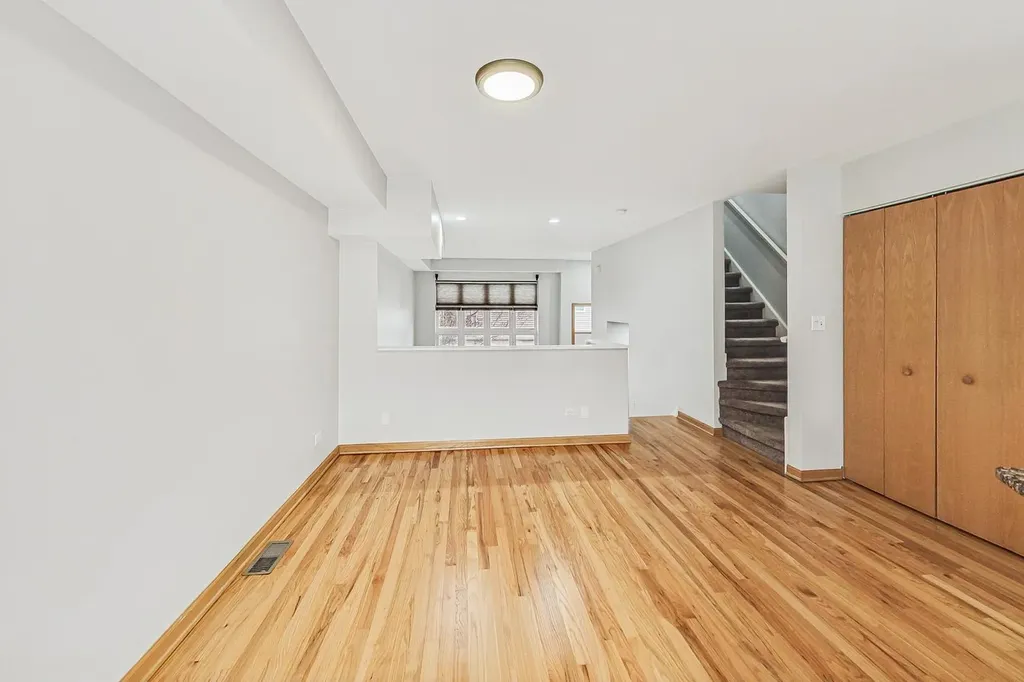 4932 West Lawrence Avenue Chicago IL 60630