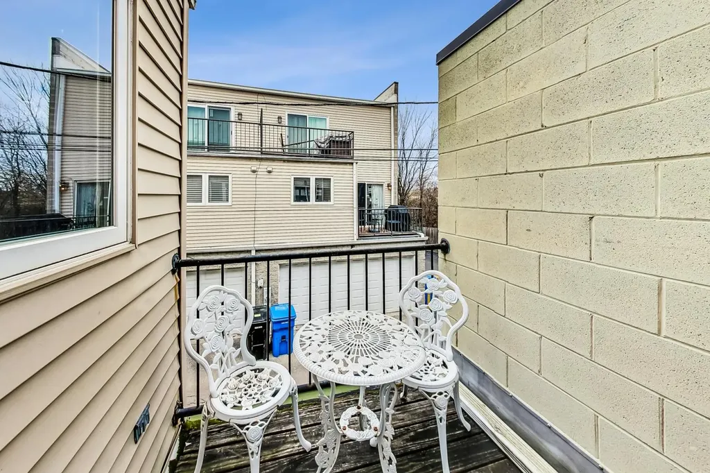 4932 West Lawrence Avenue Chicago IL 60630