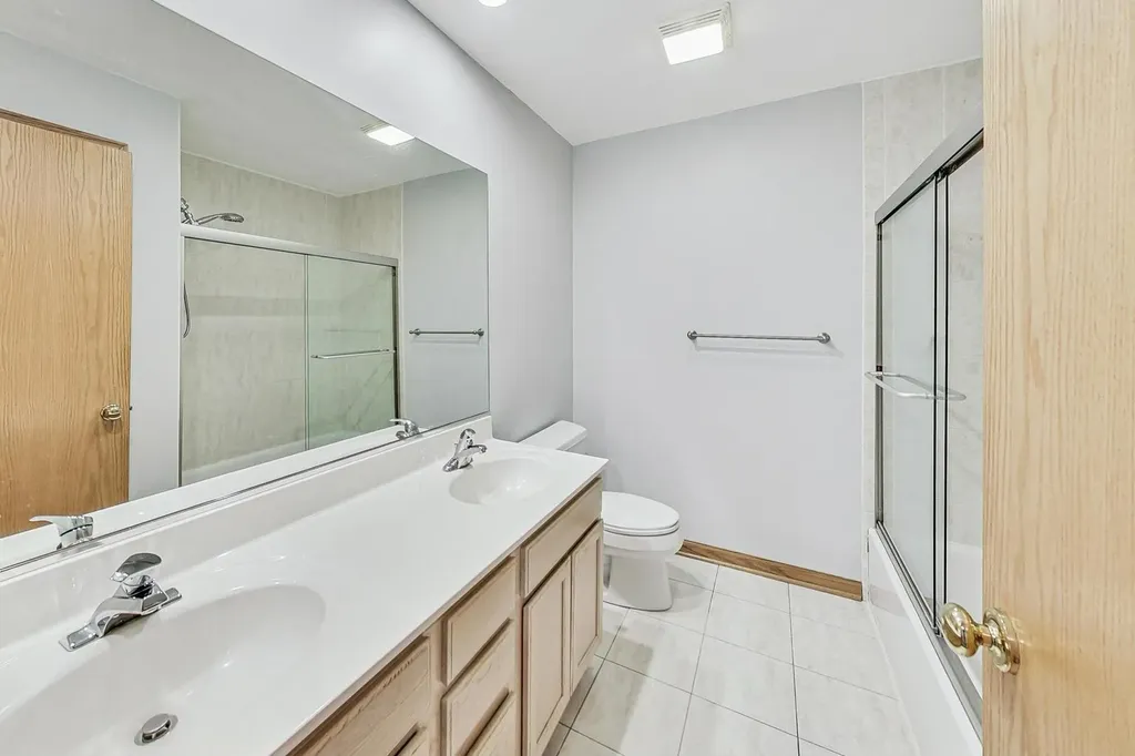 4932 West Lawrence Avenue Chicago IL 60630