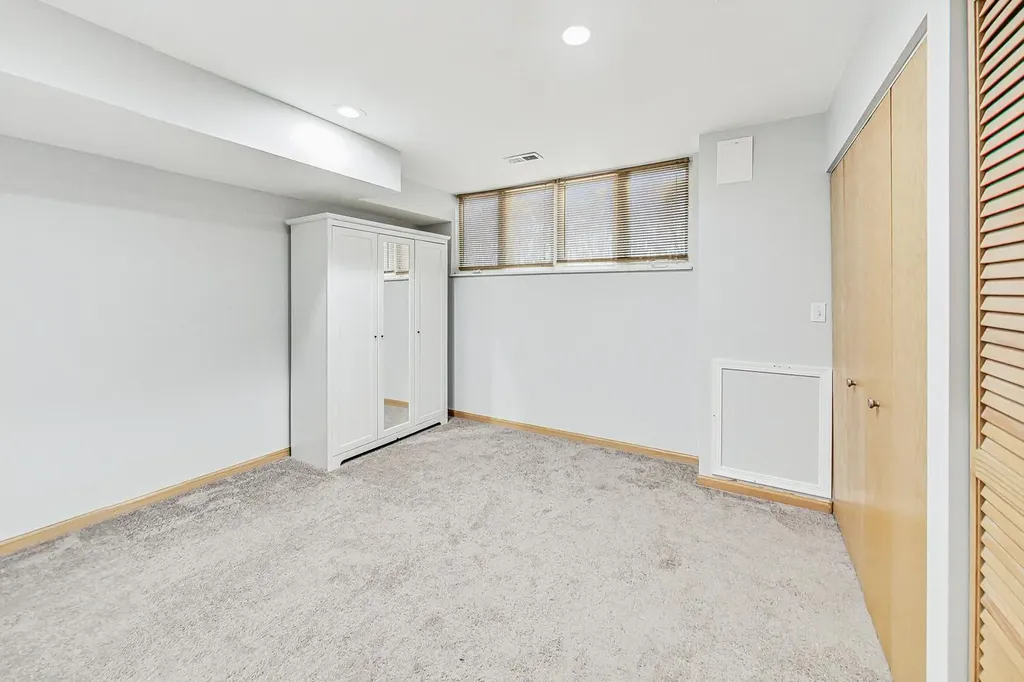 4932 West Lawrence Avenue Chicago IL 60630