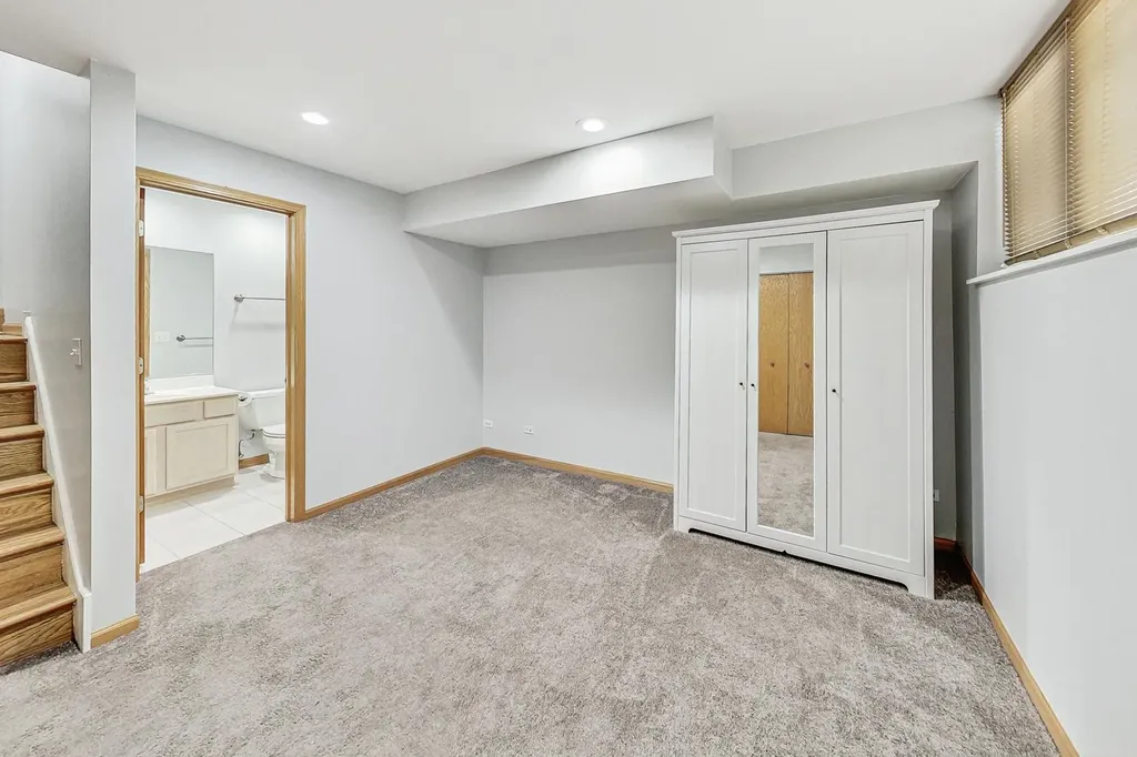 4932 West Lawrence Avenue Chicago IL 60630