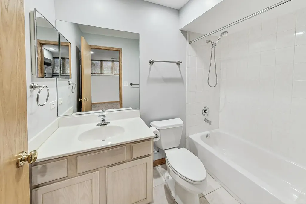 4932 West Lawrence Avenue Chicago IL 60630