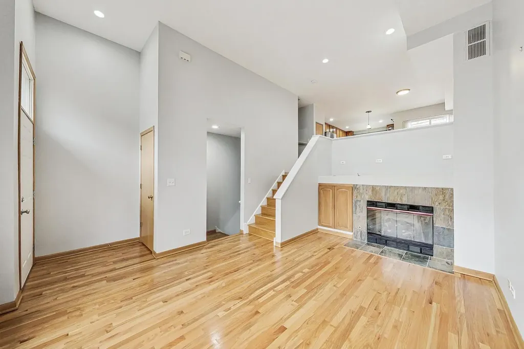 4932 West Lawrence Avenue Chicago IL 60630