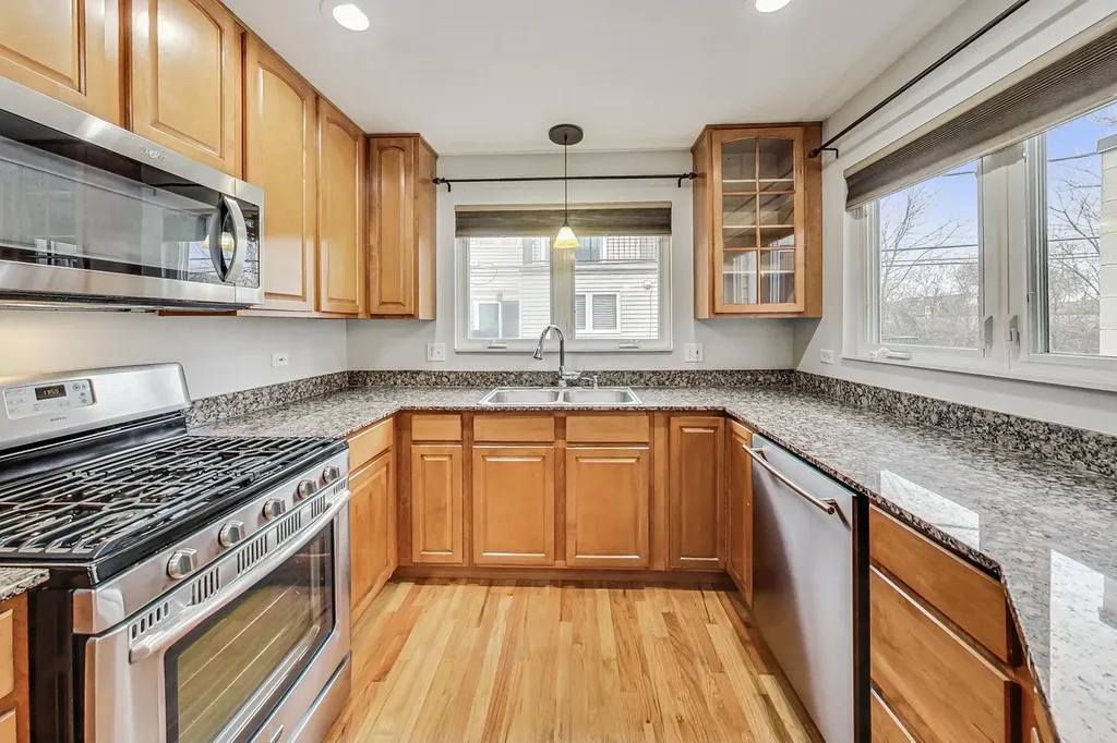 4932 West Lawrence Avenue Chicago IL 60630