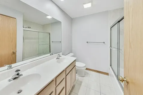 4932 West Lawrence Avenue Chicago IL 60630