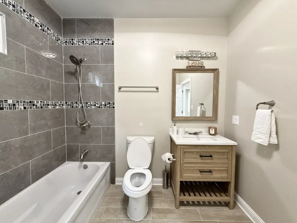 421 North Leclaire Avenue Chicago IL 60644