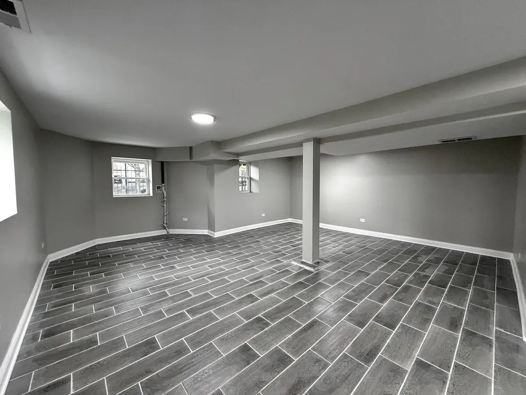 421 North Leclaire Avenue Chicago IL 60644