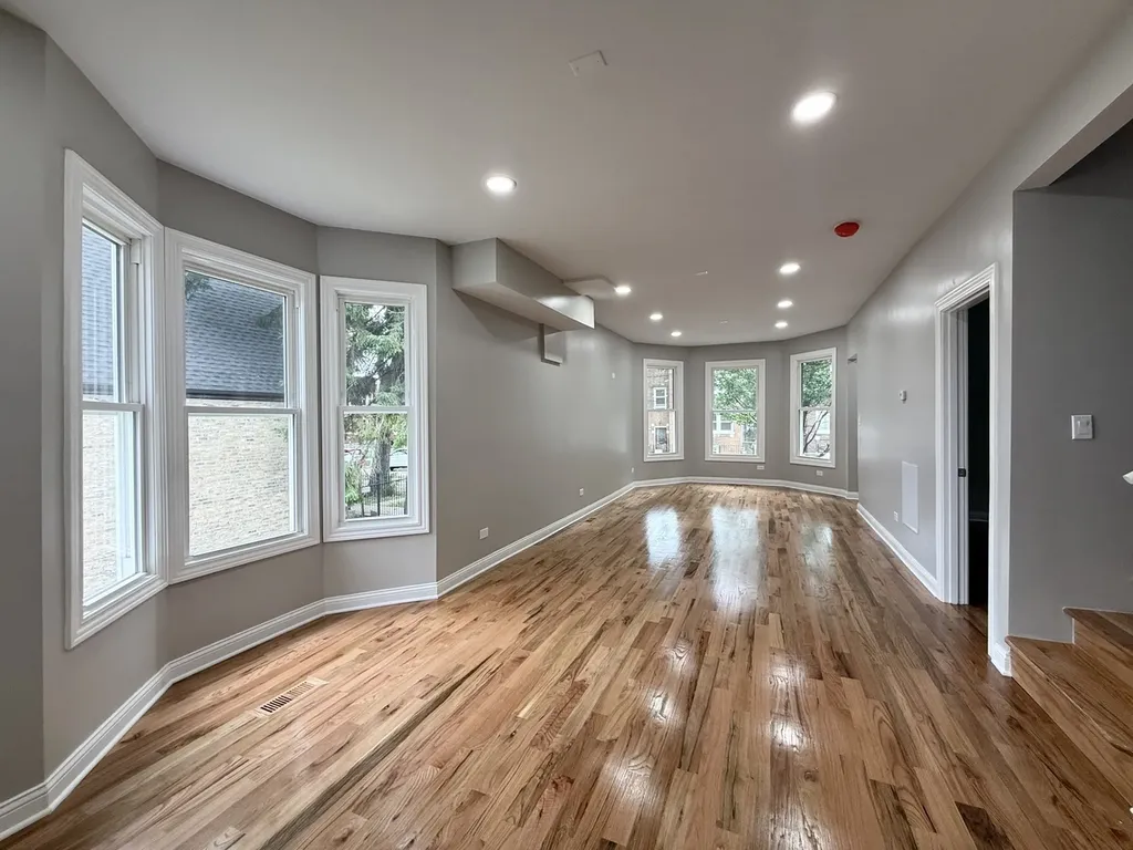 421 North Leclaire Avenue Chicago IL 60644