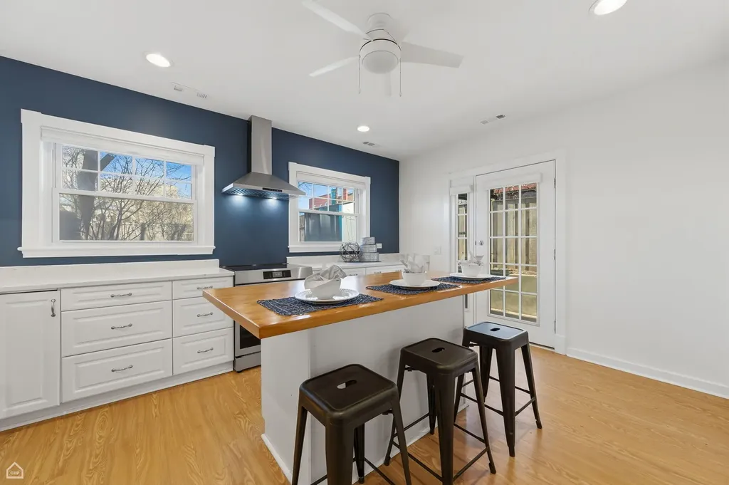 4701 South Woodlawn Avenue Chicago IL 60615