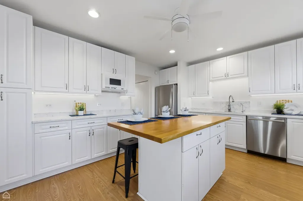 4701 South Woodlawn Avenue Chicago IL 60615