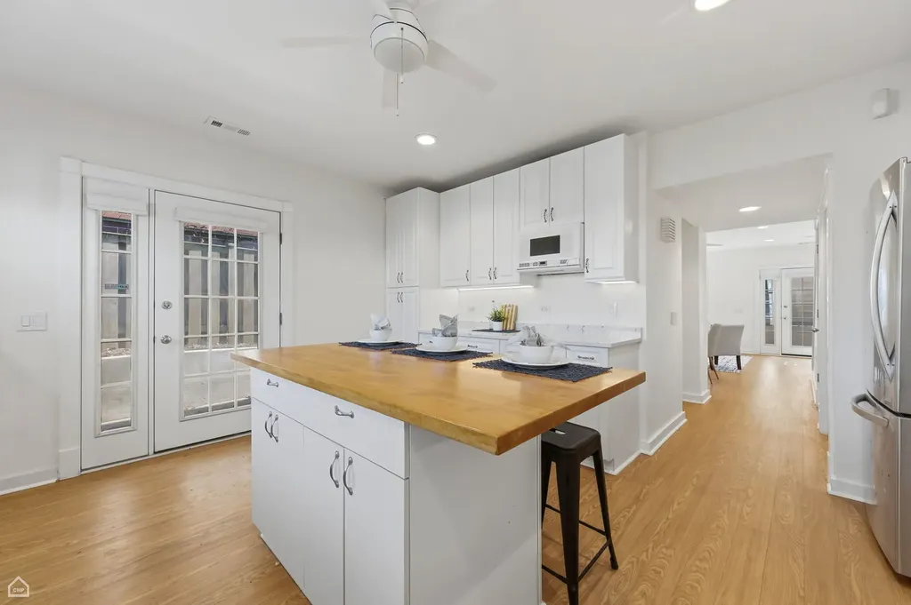 4701 South Woodlawn Avenue Chicago IL 60615