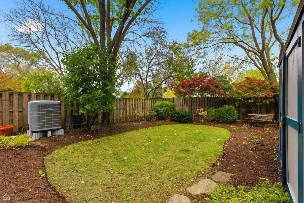 4701 South Woodlawn Avenue Chicago IL 60615