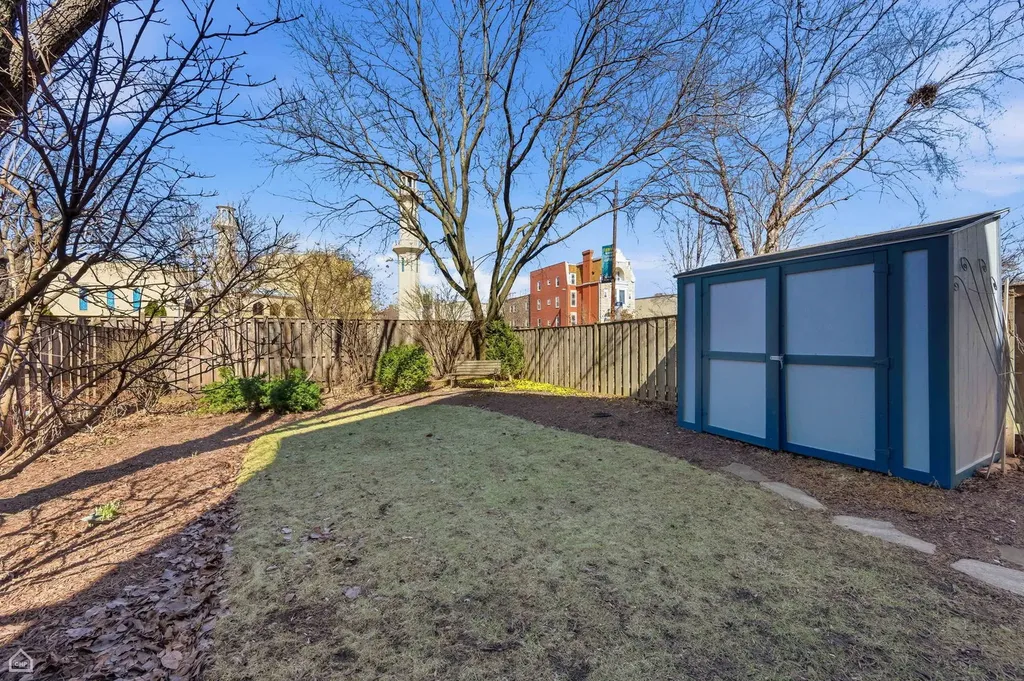 4701 South Woodlawn Avenue Chicago IL 60615