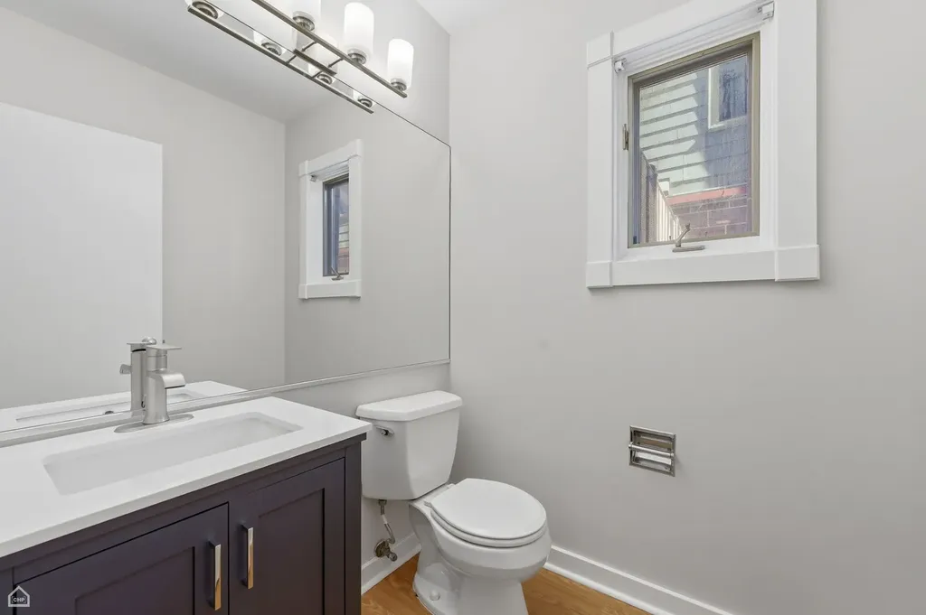 4701 South Woodlawn Avenue Chicago IL 60615