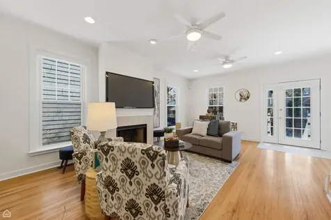 4701 South Woodlawn Avenue Chicago IL 60615