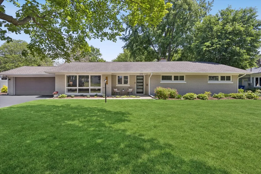 1108 South 6th Street St. Charles IL 60174