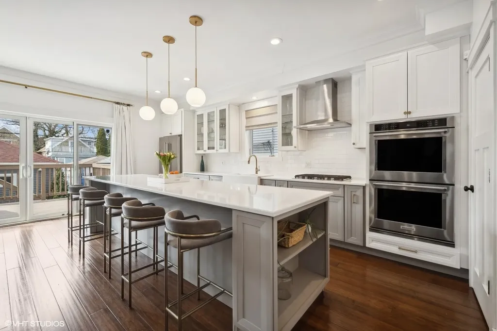 2630 North Whipple Street Chicago IL 60647