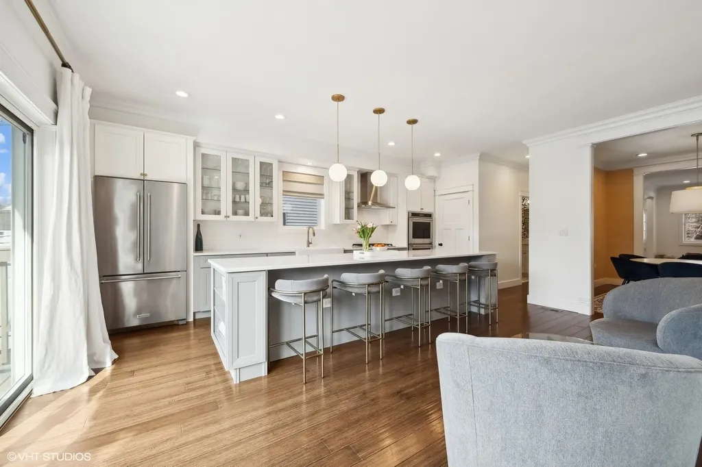 2630 North Whipple Street Chicago IL 60647