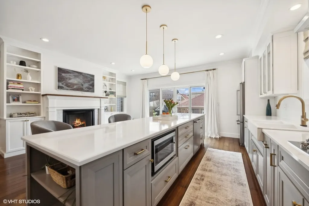2630 North Whipple Street Chicago IL 60647