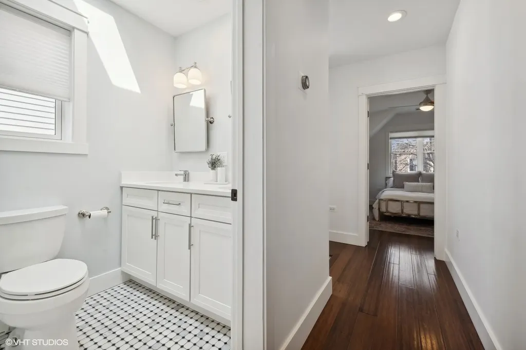 2630 North Whipple Street Chicago IL 60647