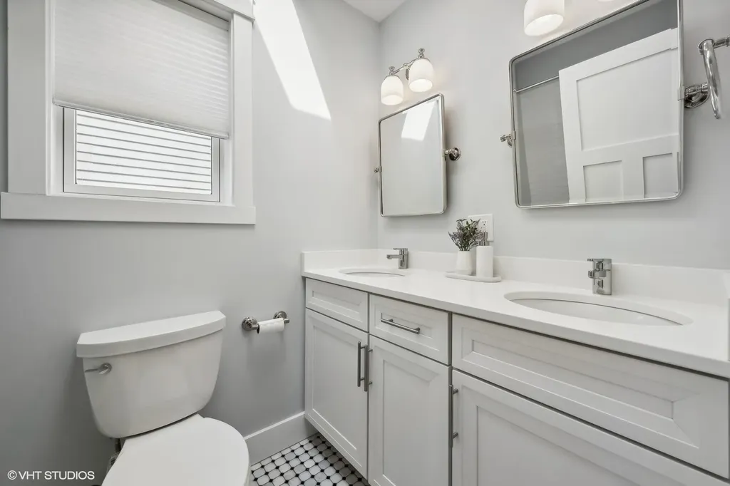 2630 North Whipple Street Chicago IL 60647