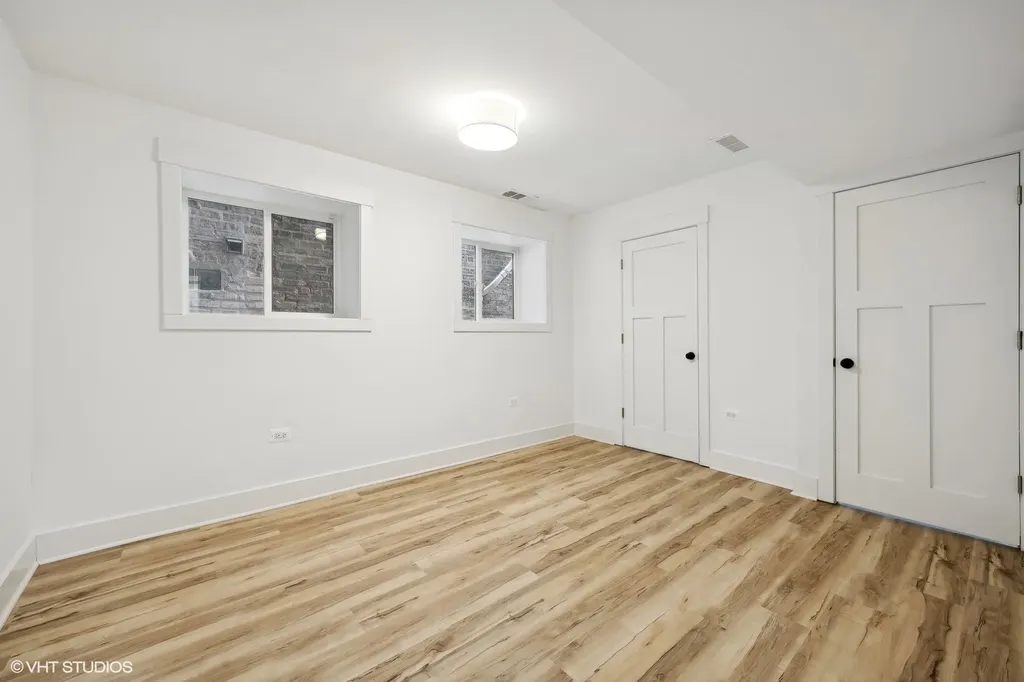 2630 North Whipple Street Chicago IL 60647