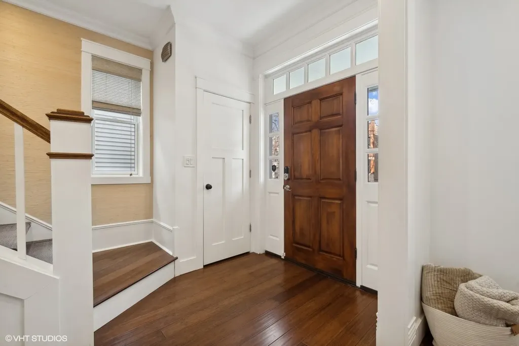 2630 North Whipple Street Chicago IL 60647