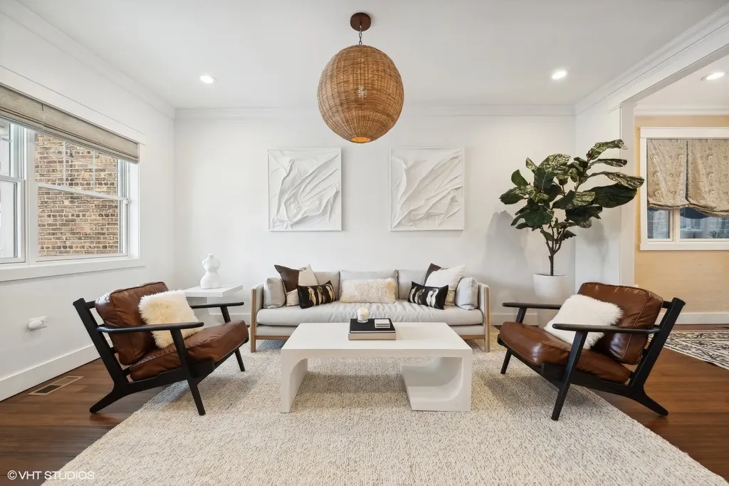 2630 North Whipple Street Chicago IL 60647
