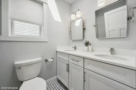 2630 North Whipple Street Chicago IL 60647