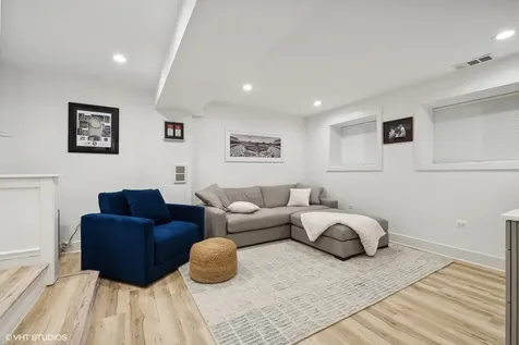 2630 North Whipple Street Chicago IL 60647