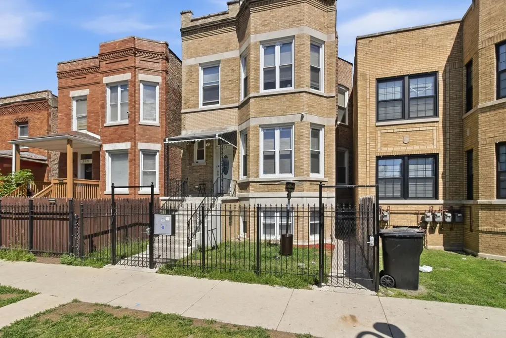 203 North Leamington Avenue Chicago IL 60644