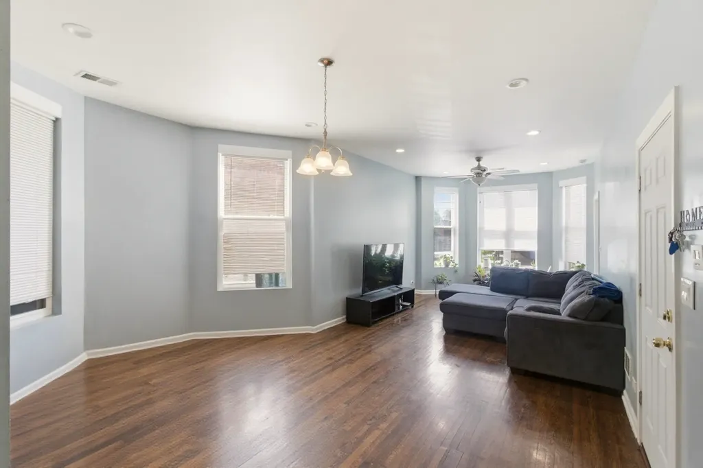 203 North Leamington Avenue Chicago IL 60644