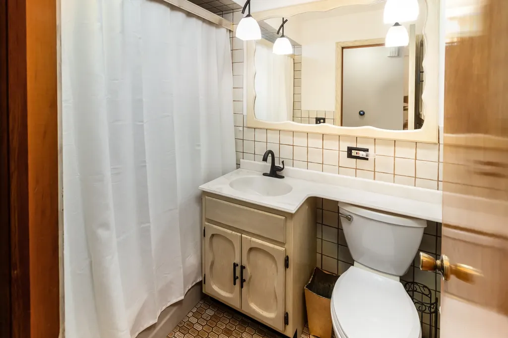 4917 North Nottingham Avenue Chicago IL 60656