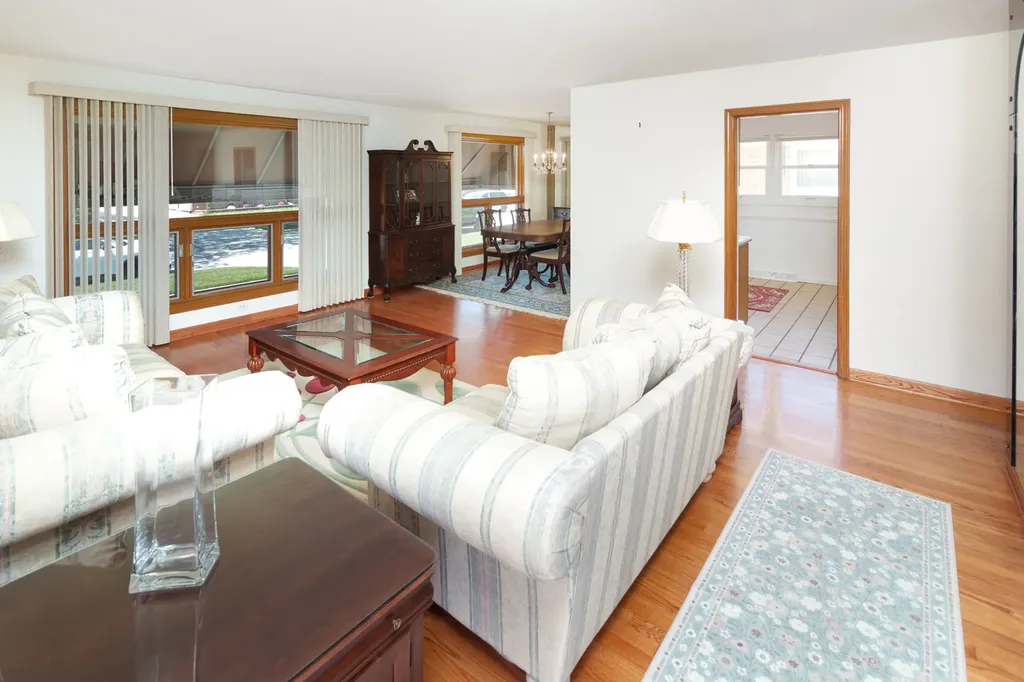 4917 North Nottingham Avenue Chicago IL 60656