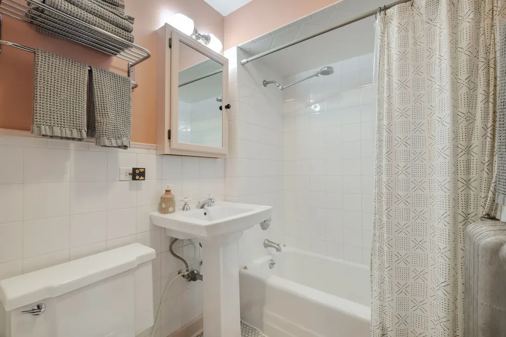 1442 West Summerdale Avenue Chicago IL 60640
