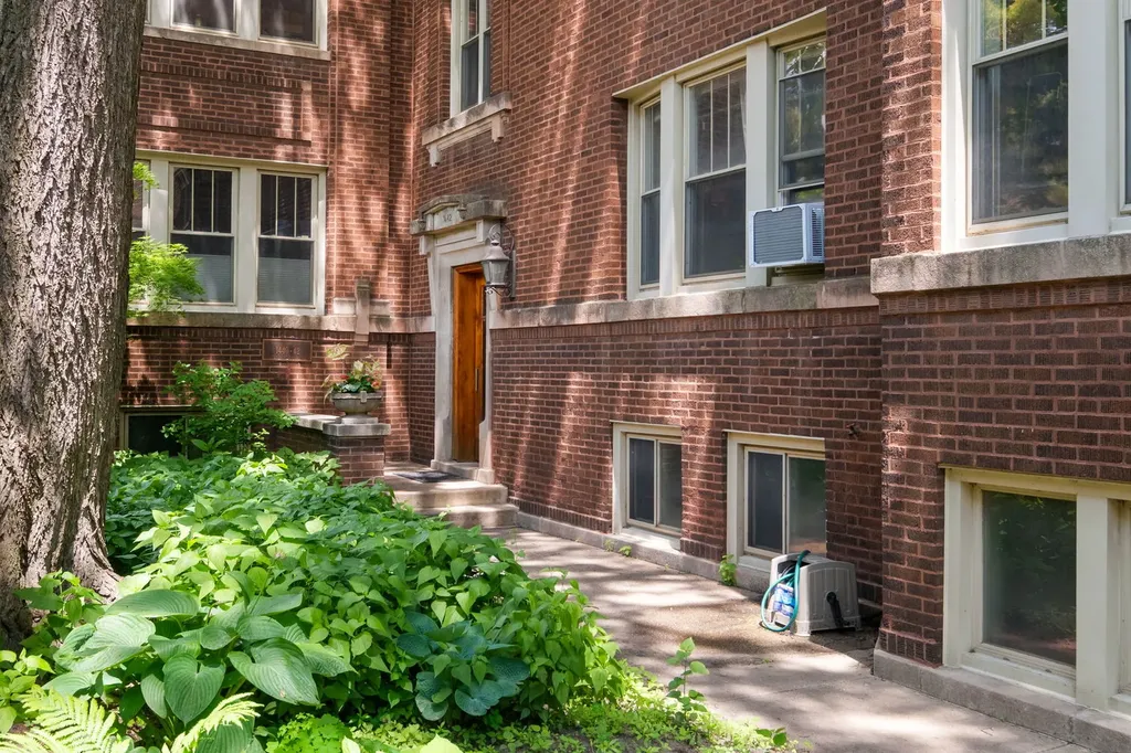 1442 West Summerdale Avenue Chicago IL 60640